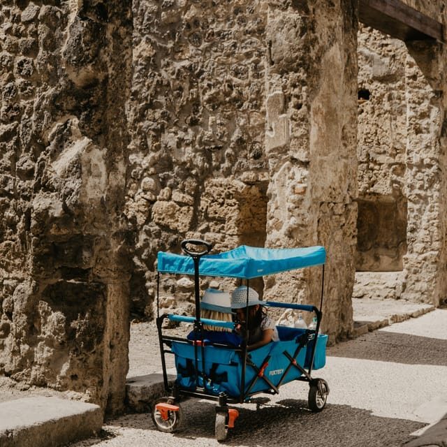 Discover Pompeii: Spanish Walking Tour of the Buried City - Your First Steps in Pompeii: Tickets, Meet Point, and 10:30 Timing