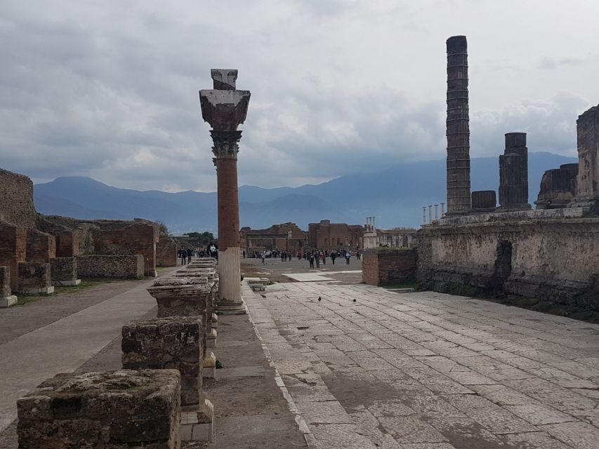 From Rome: Pompeii and Naples, Full Day Tour with Lunch - Naples Bay viewpoints, then gritty city-center walking