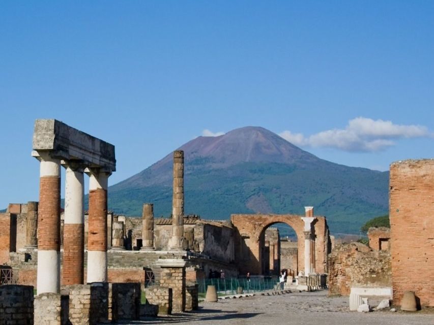 From Rome: Pompeii and Naples, Full Day Tour with Lunch - Lunch, Neapolitan coffee, and why the timing works