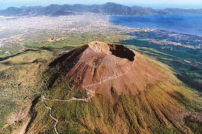 Naples, Pompeii and Vesuvius full day tour from Naples - Lunch in the Middle of It All: Pizza and Staying on Track