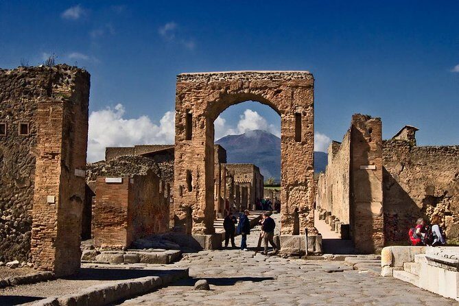 Naples to Praiano/Amalfi transfer via 2h in Pompei (or viceversa) - Who This Transfer Fits Best