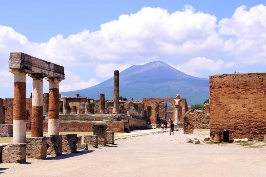 Pompeii: 2H group guided tour with a certified guide - Meeting at Pompei Scavi: where to find Tempio Travel