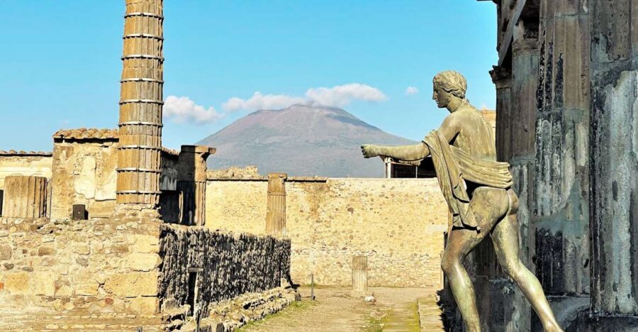 Pompeii and House of Vettii Guided Tour - Walking ancient streets with the Forum and Basilica in view