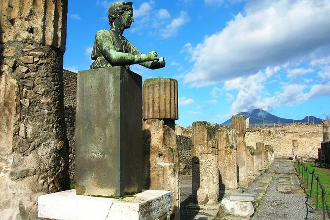 Pompeii and Naples Day Trip from Naples with Street Food - Naples orientation: Posillipo bay views, Plebiscito area, and Spaccanapoli