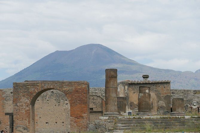 Pompeii and Vesuvius - VIP Tour/Small Group with Lunch - Vesuvius National Park and the crater walk: expert-led, high up, weather-dependent