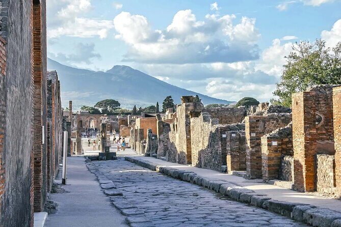 Pompeii Exclusive 2h Private Tour with your Archaeologist - Stop 1: Pompeii Archaeological Park and the theatre start