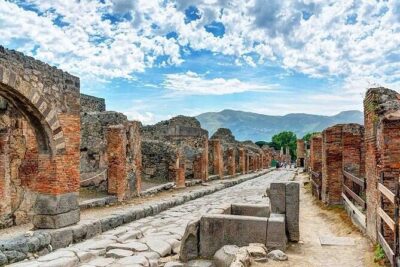 Pompeii half day tour from Naples - Pompeii Archaeological Park walk: what the 2-hour guide time accomplishes