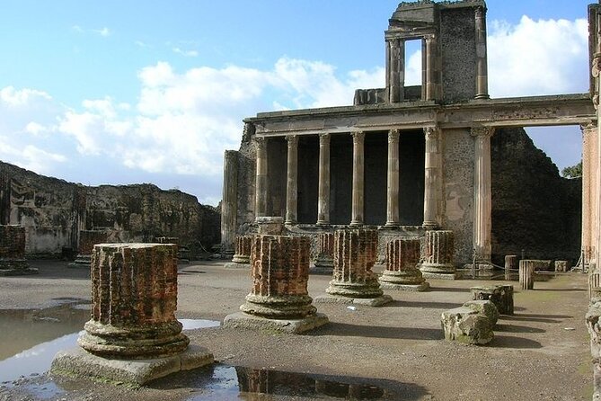 Pompeii half day tour from Naples - Small group size and English guide: why you’ll feel less lost