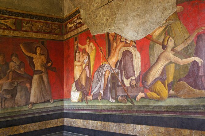 Pompeii, Herculaneum and Winery on Vesuvius with an Archaeologist - Setting Out Through Piazza Porta Marina