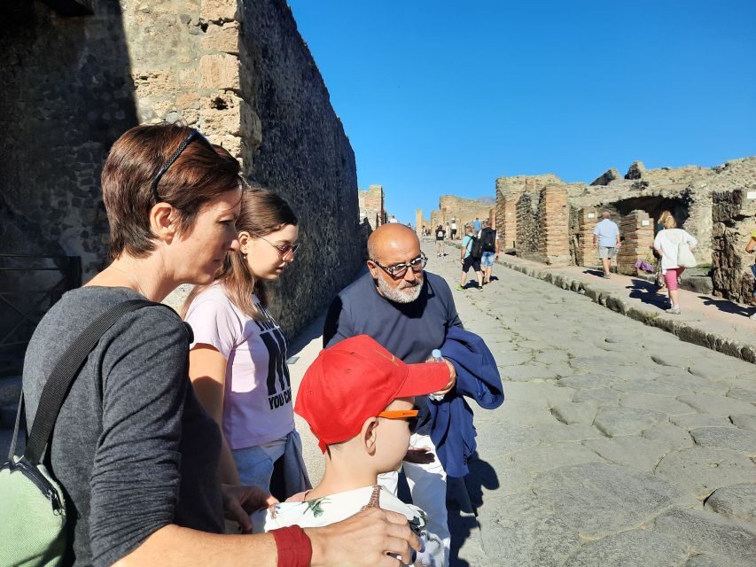 Pompeii Private Tour for Kids and Their Families - Meeting Up Outside Coffee Shop Vittoria