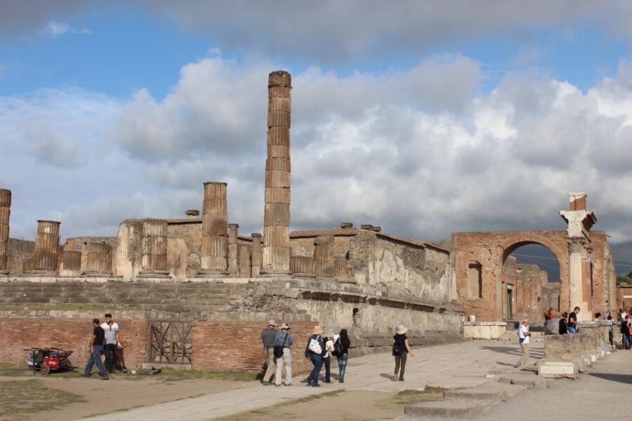 Pompeii: Skip-the-Line Guided Archaeological Discovery Tour - The archaeologist factor: what you’ll learn while you walk