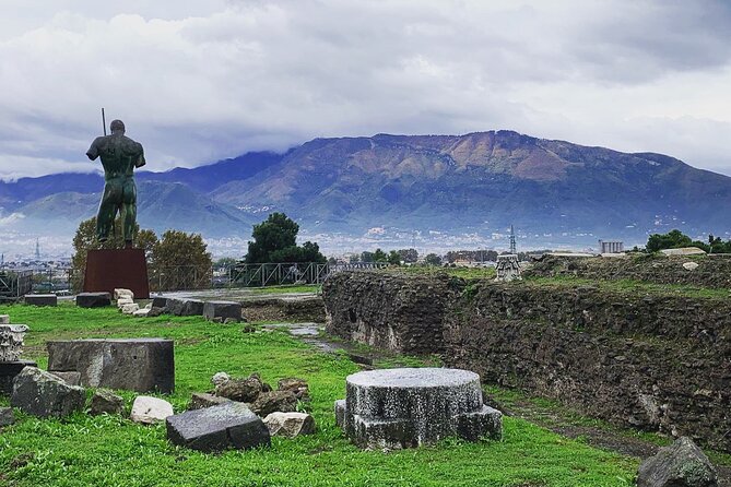 Pompeii tour with LOCAL GUIDE and SKIP THE LINE entrance - Pompeii’s Archaeological Park: Streets Frozen by Ash