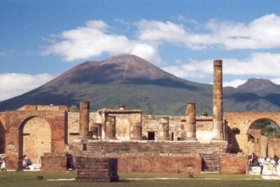 Pompeii Visit at its Most Peaceful Moment - Meeting at Hotel Vittoria and the “no-stress” small-group flow