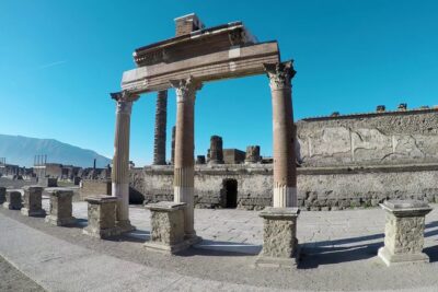 Private Transfer NAPLES to AMALFI or vv (with Stop option in Pompeii) - The Mercedes-Benz comfort setup: air-con, Wi‑Fi, and a real luggage plan