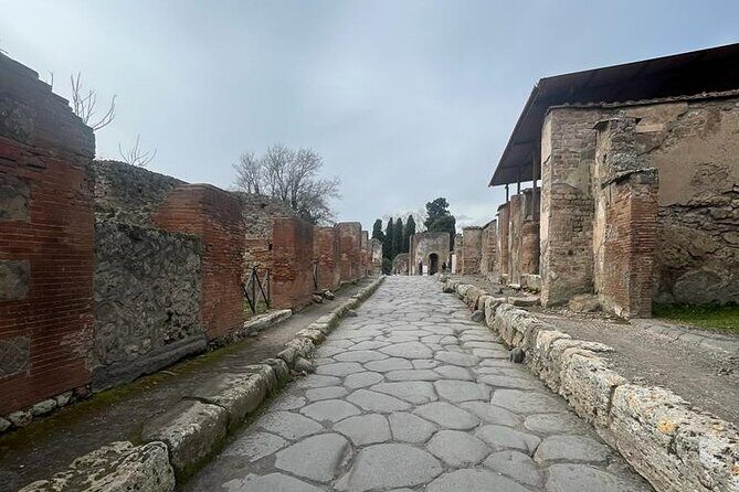 Tramvia Napoli Daily Trip to Pompeii Ruins - Getting into Pompeii at Porta Marina Superiore